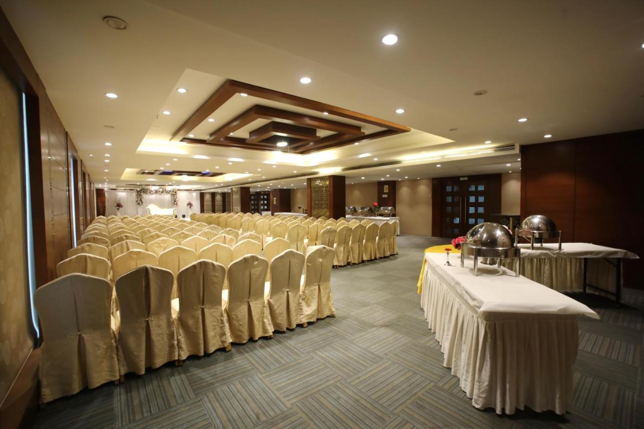 The Byke Suraj Plaza Pure Veg, Thane Exterior photo