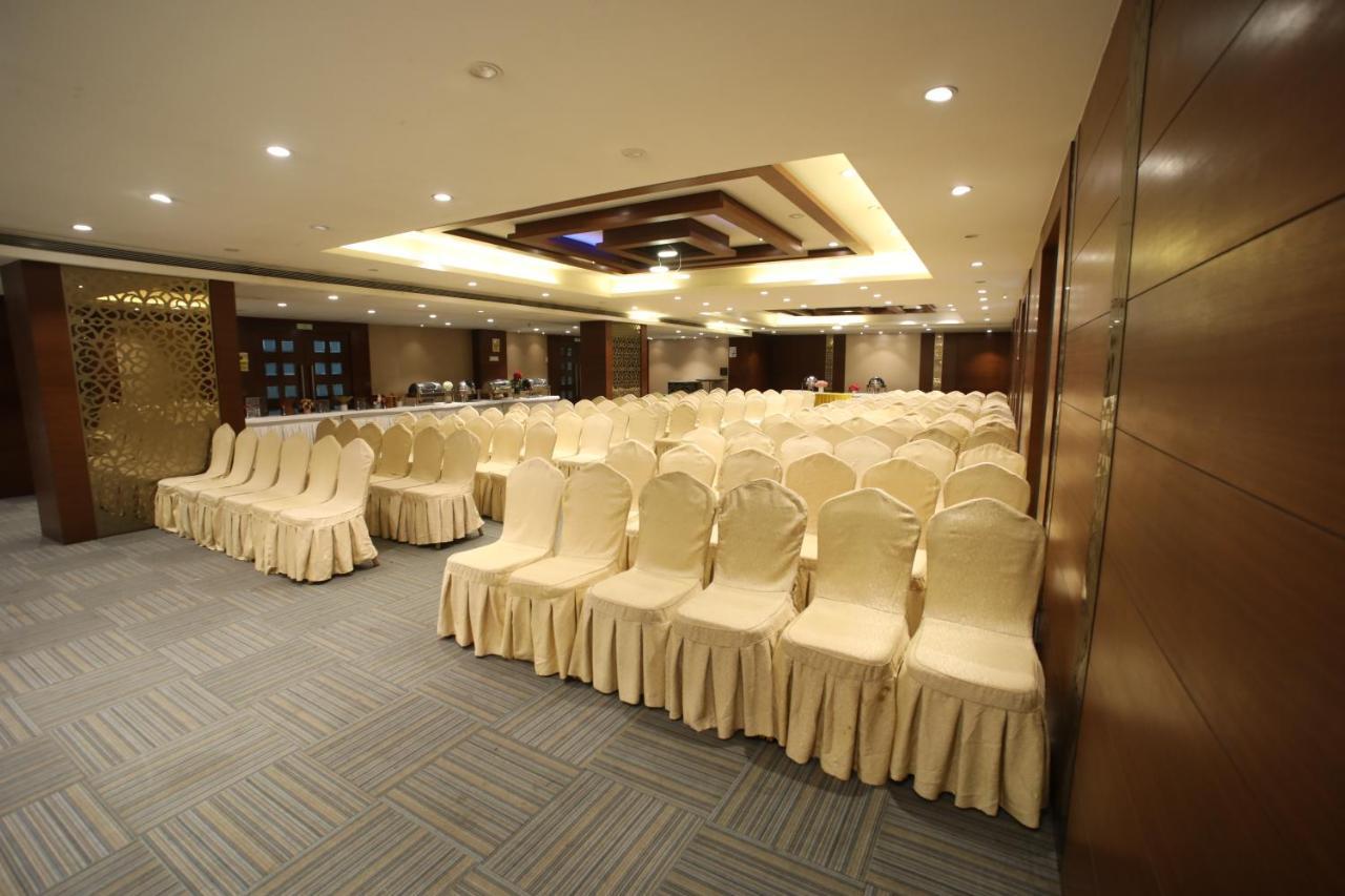 The Byke Suraj Plaza Pure Veg, Thane Exterior photo