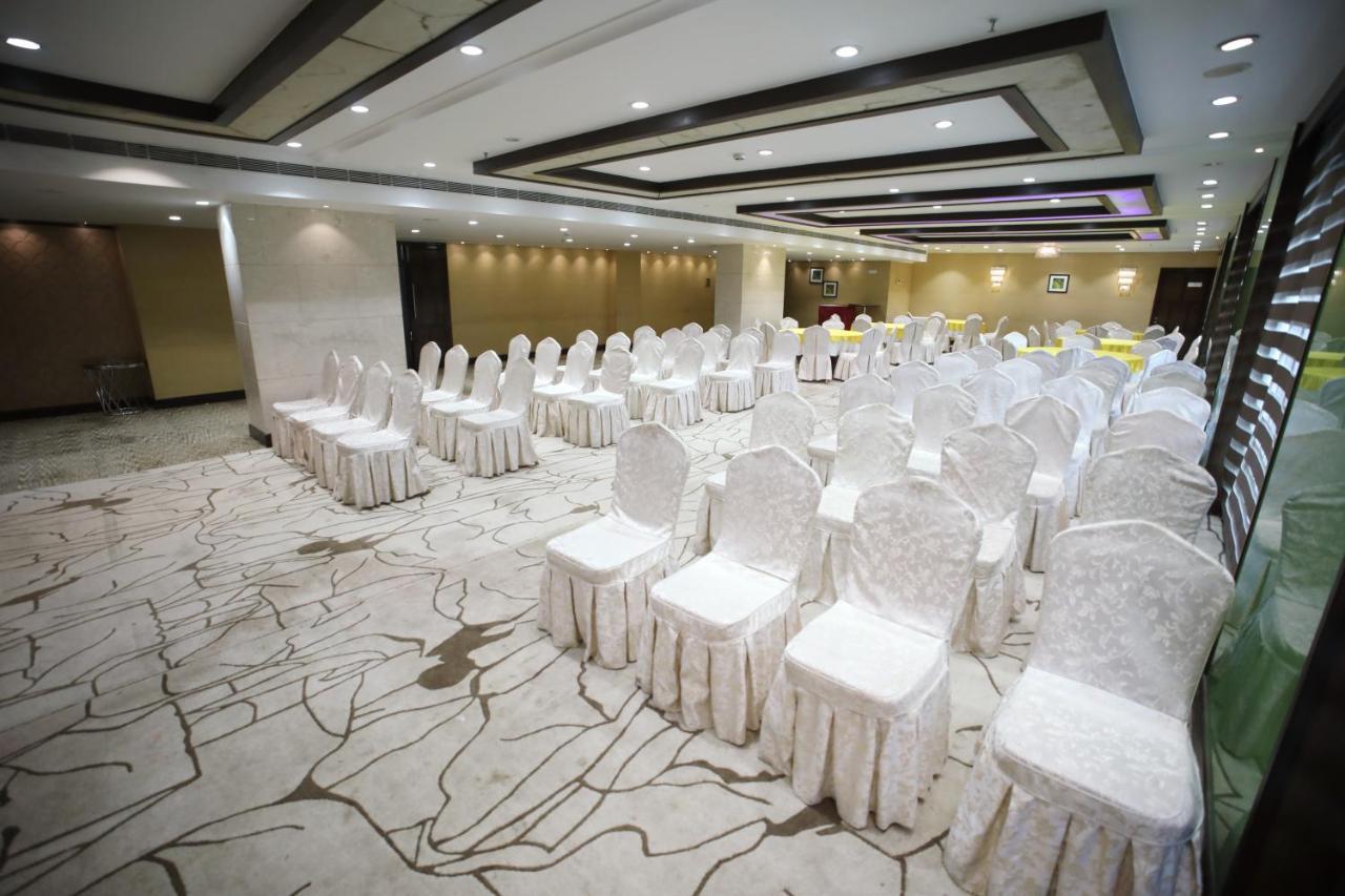 The Byke Suraj Plaza Pure Veg, Thane Exterior photo