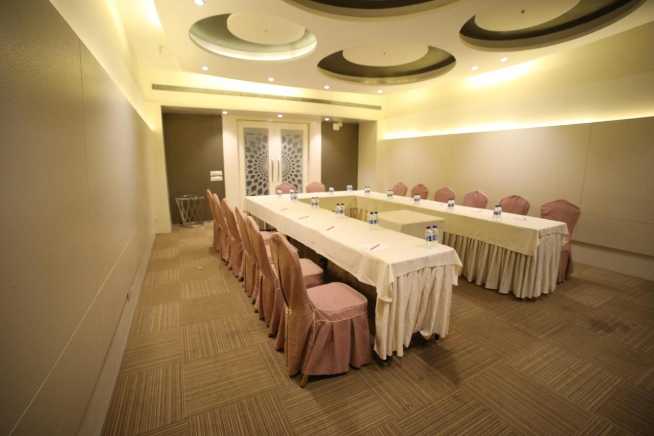 The Byke Suraj Plaza Pure Veg, Thane Exterior photo