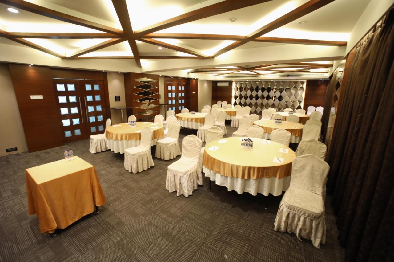 The Byke Suraj Plaza Pure Veg, Thane Exterior photo