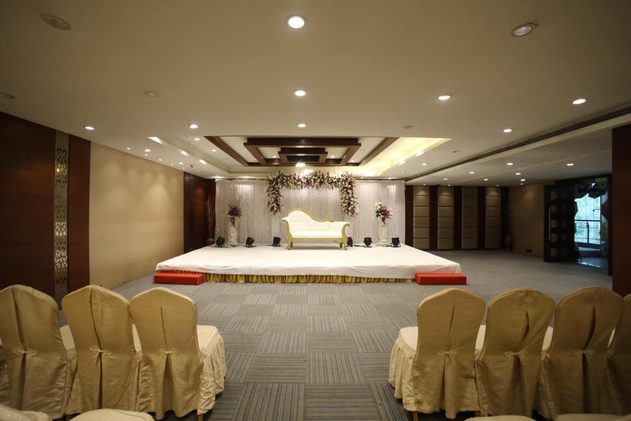 The Byke Suraj Plaza Pure Veg, Thane Exterior photo