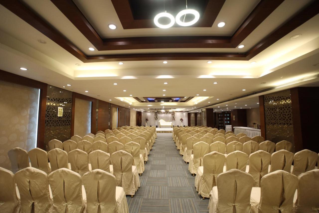 The Byke Suraj Plaza Pure Veg, Thane Exterior photo