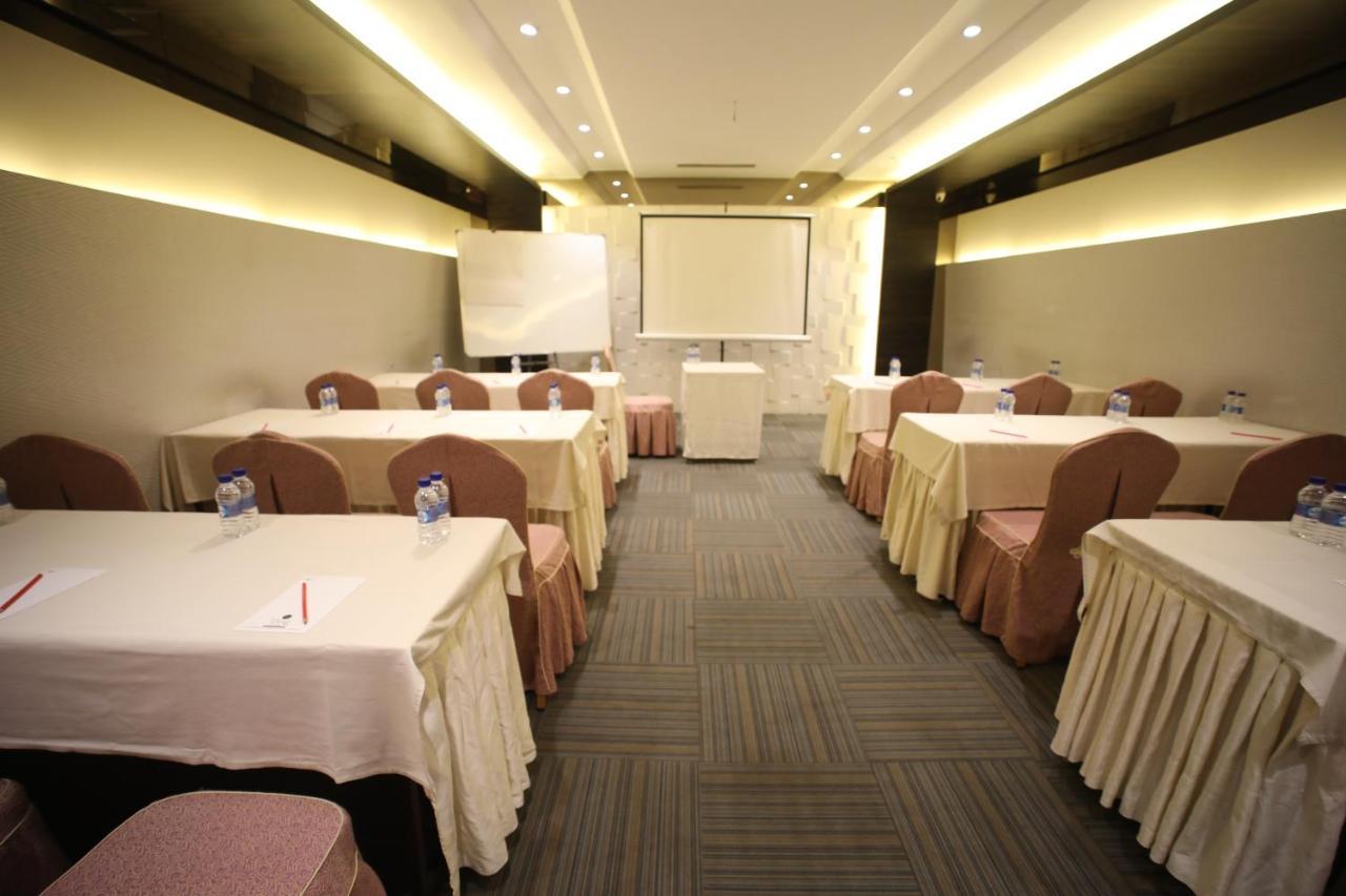 The Byke Suraj Plaza Pure Veg, Thane Exterior photo