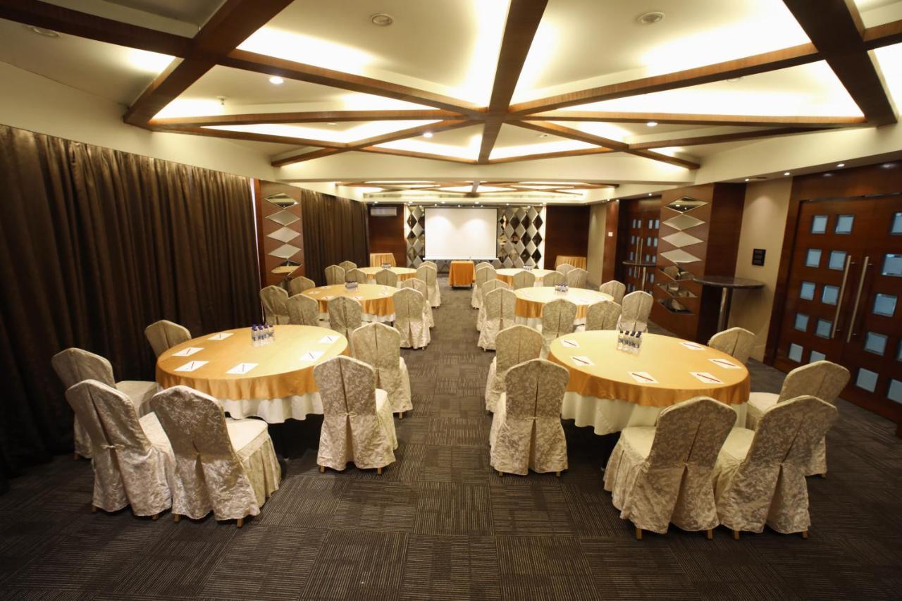 The Byke Suraj Plaza Pure Veg, Thane Exterior photo