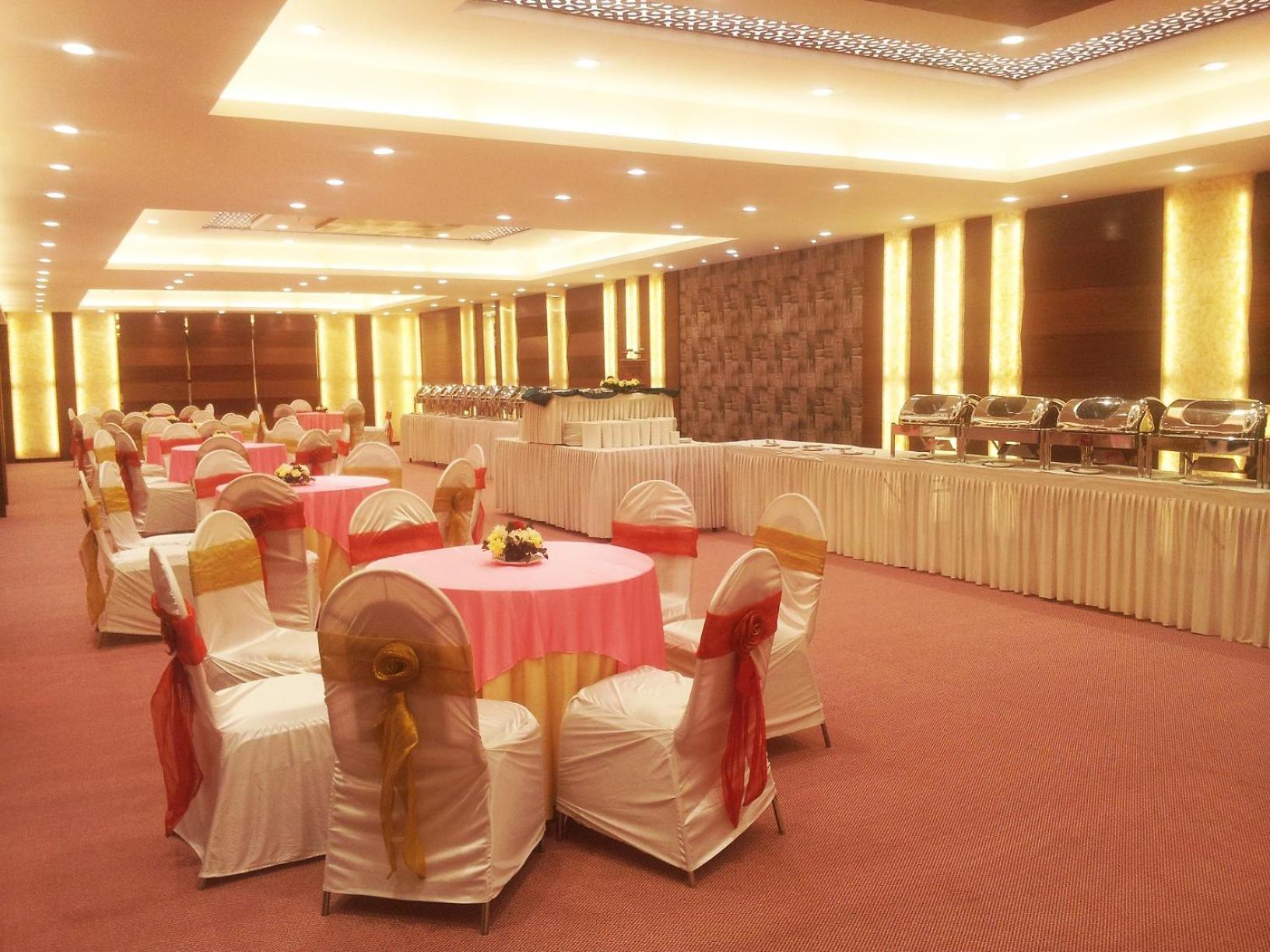 The Byke Suraj Plaza Pure Veg, Thane Exterior photo