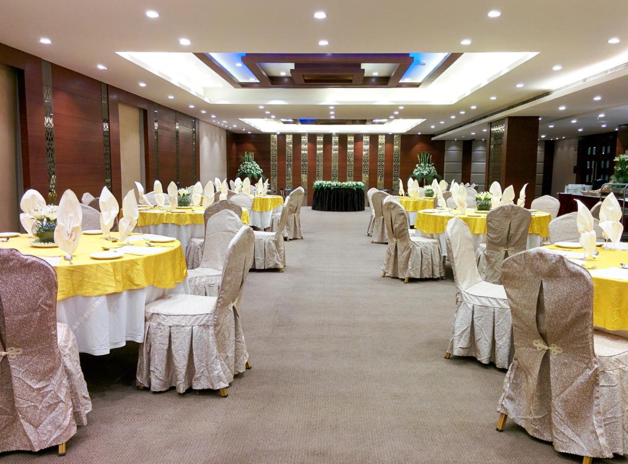 The Byke Suraj Plaza Pure Veg, Thane Exterior photo