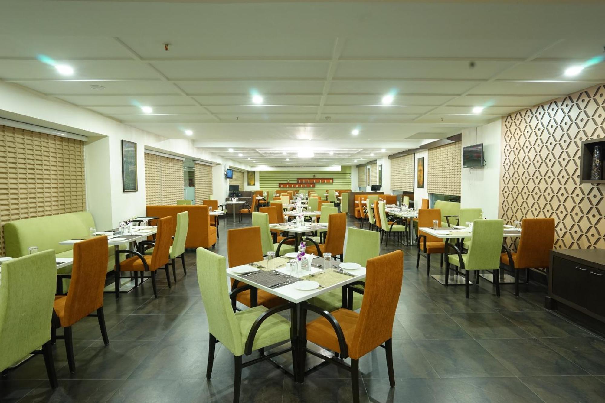 The Byke Suraj Plaza Pure Veg, Thane Exterior photo