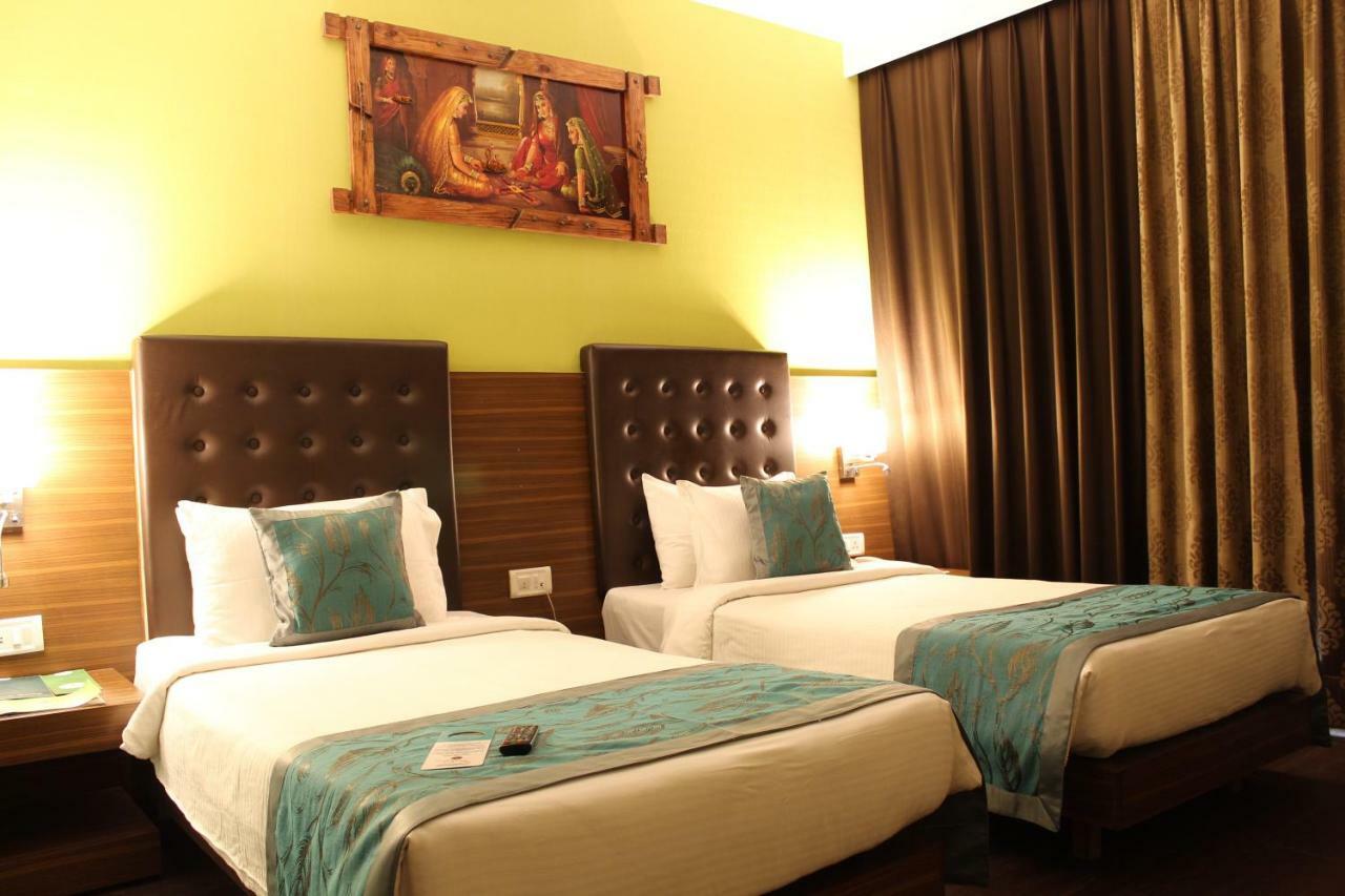 The Byke Suraj Plaza Pure Veg, Thane Exterior photo